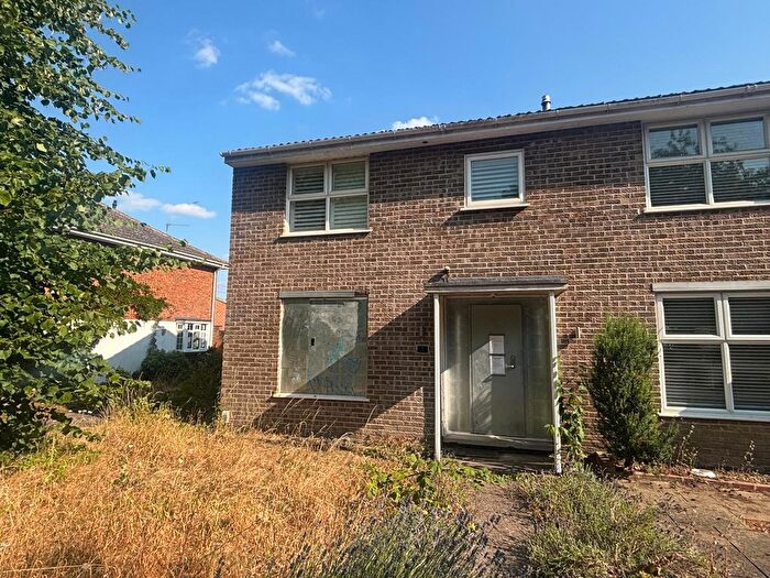 3 Bedroom End Of Terrace House For Sale In Bath Road, Reading, Berkshire, RG1