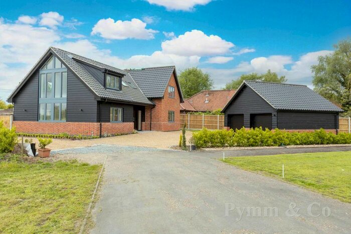 5 Bedroom Detached House For Sale In Bungay Road, Poringland, NR14