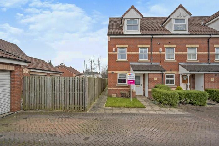 3 Bedroom Property To Rent In Turnberry Mews, Stainforth, Doncaster, DN7