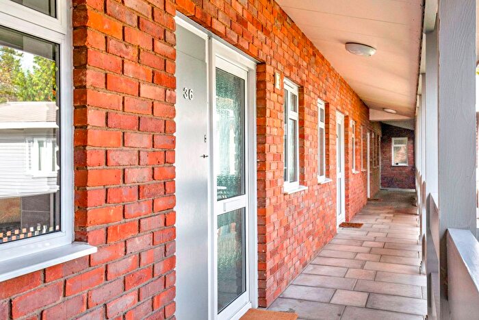 1 Bedroom Flat For Sale In Mathon Court, Guildford, GU1