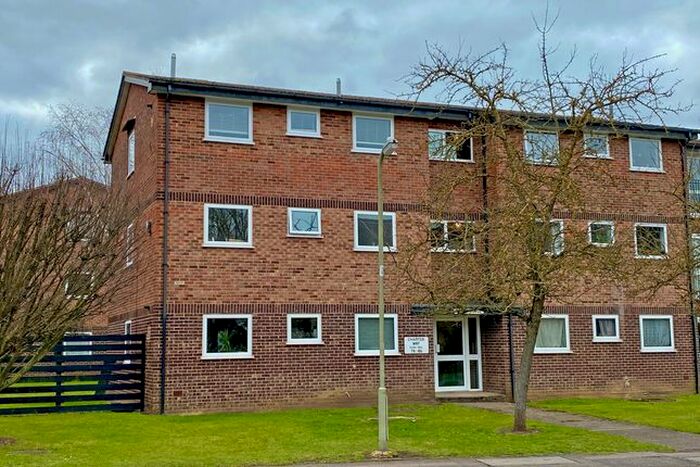 2 Bedroom Flat To Rent In Charter Way, Wallingford OX10