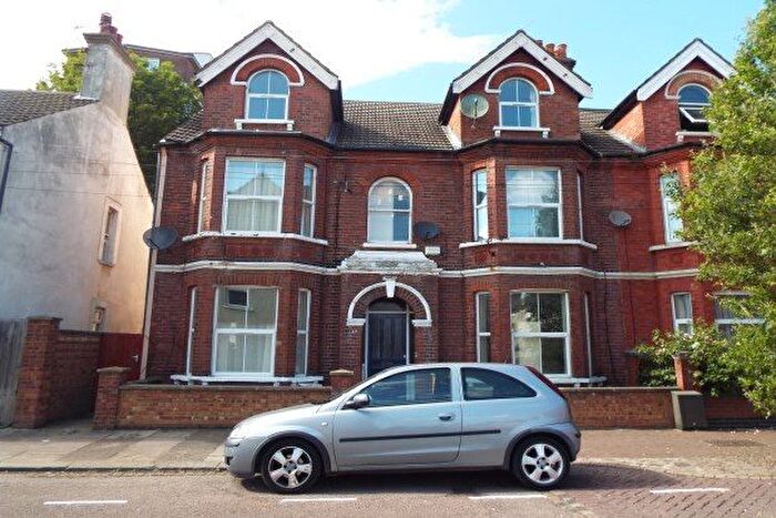 Maisonette To Rent In Gibbons Road, Bedford, MK40