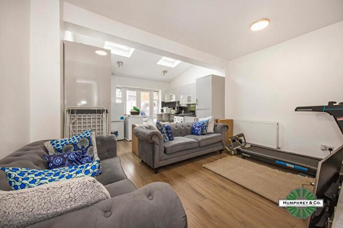 2 Bedroom Terraced House For Sale In Stirling Road, London, E17