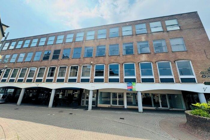 2 Bedroom Flat To Rent In Red Street, Carmarthen, SA31