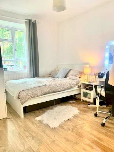 3 Bedroom Flat To Rent In Mackenzie Close, London, W12
