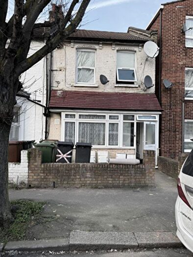 3 Bedroom Flat To Rent In Lister Road, E11