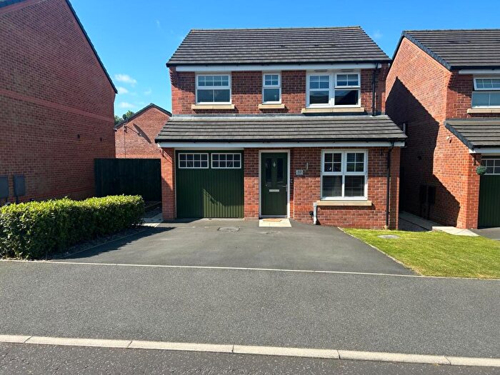 3 Bedroom Detached House For Sale In Ginnell Farm Avenue, Rochdale, OL16
