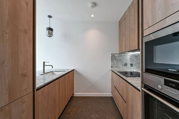 3 Bedroom Flat To Rent In Holmes Road, Kentish Town, London, NW5