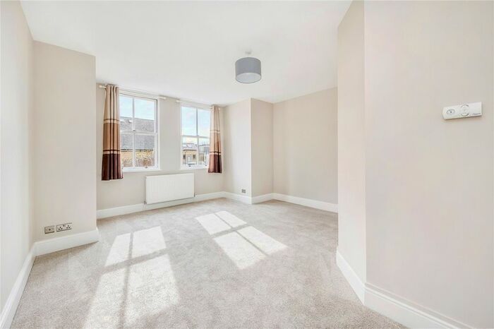 2 Bedroom Flat To Rent In Steele Road, London, W4