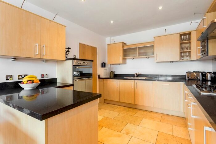 2 Bedroom Flat To Rent In Grove Hill Road, Tunbridge Wells, TN1
