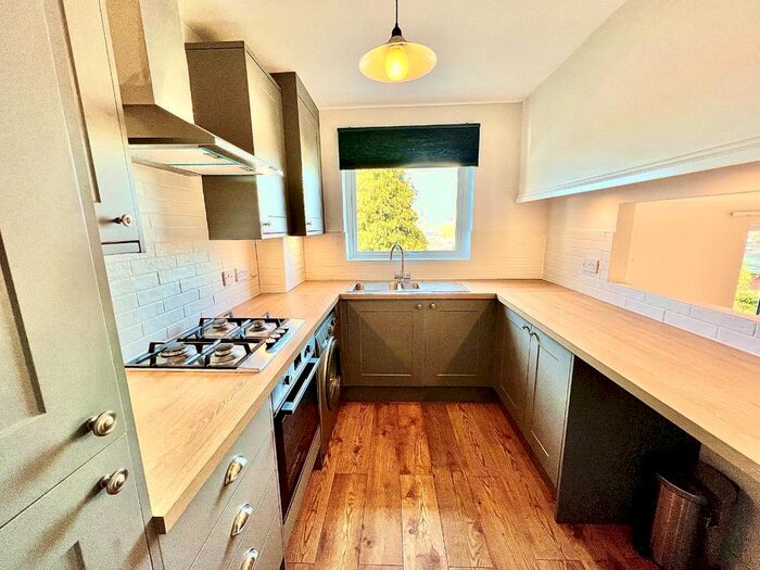 2 Bedroom Bungalow To Rent In Chelsworth Drive, Plumstead, London, SE18