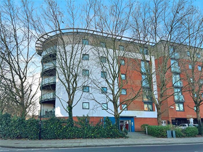 2 Bedroom Apartment For Sale In Channel Way, Southampton, Hampshire, SO14
