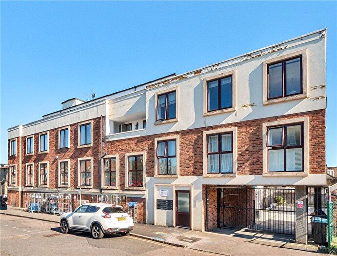 2 Bedroom Apartment For Sale In Suffolk Road, London, SE25