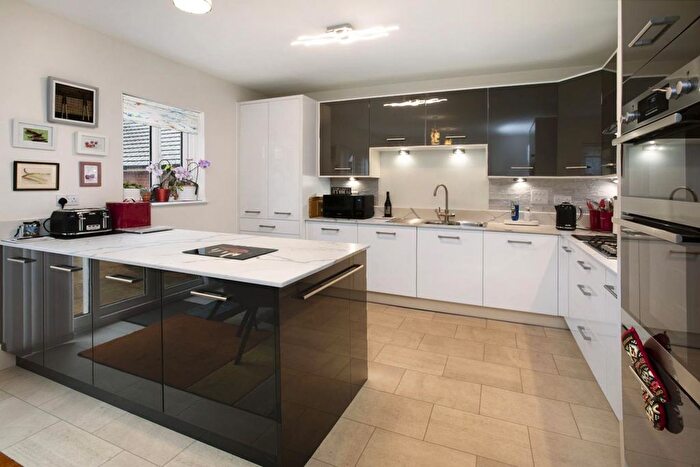 4 Bedroom Detached House For Sale In Kestrel Way, Dawlish, EX7