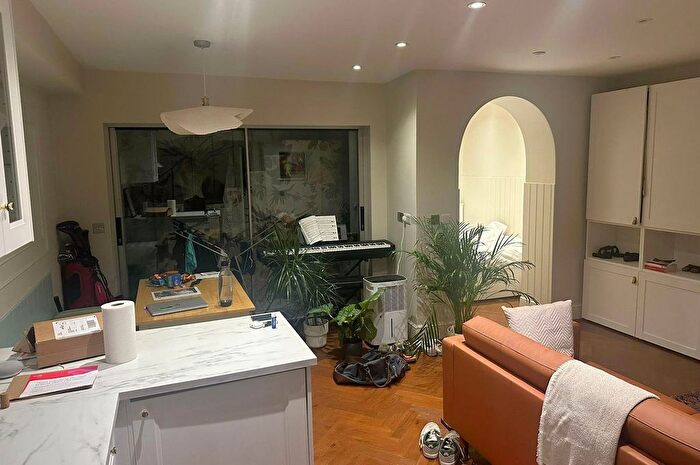 1 Bedroom Flat To Rent In Upper Richmond Road, London, SW15