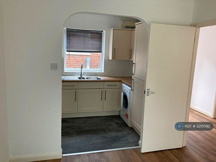 1 Bedroom Flat To Rent In Martyr Road, Guildford, GU1