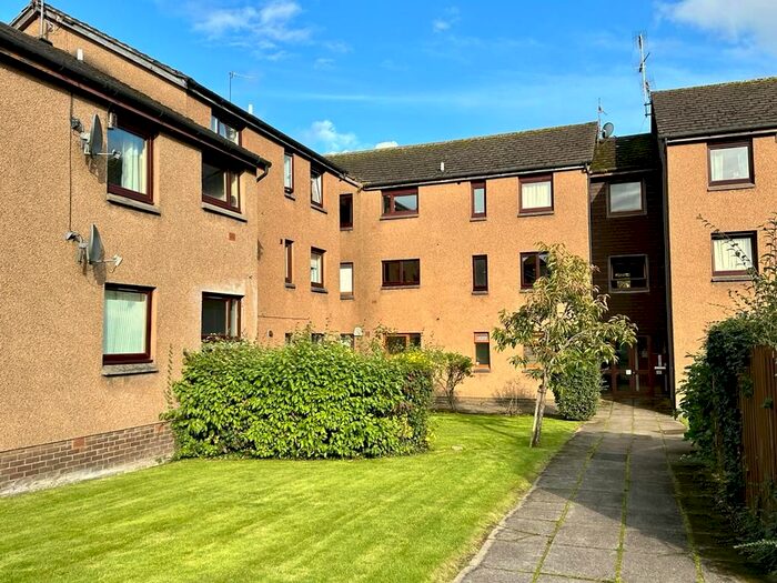 2 Bedroom Flat To Rent In Fortingall Place, Kelvindale, Glasgow, G12