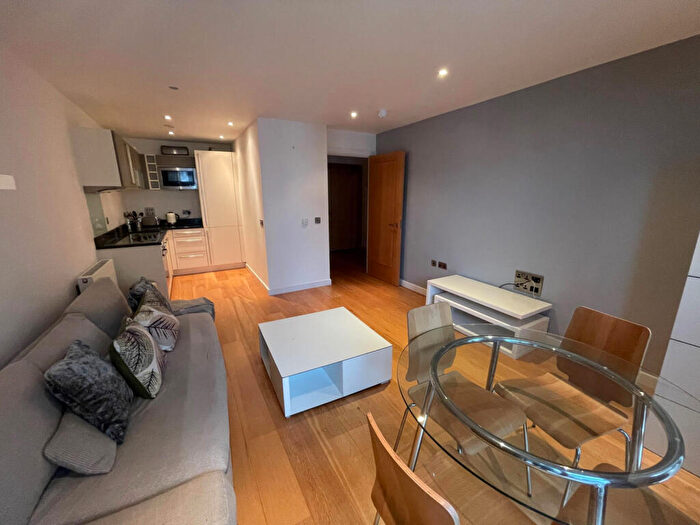 1 Bedroom Apartment To Rent In Watermans Place, Wharf Approach, Leeds, West Yorkshire, LS1