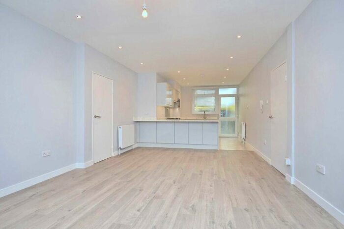 2 Bedroom Apartment To Rent In Tower Court, Mackennal Street, St John's Wood, London, NW8