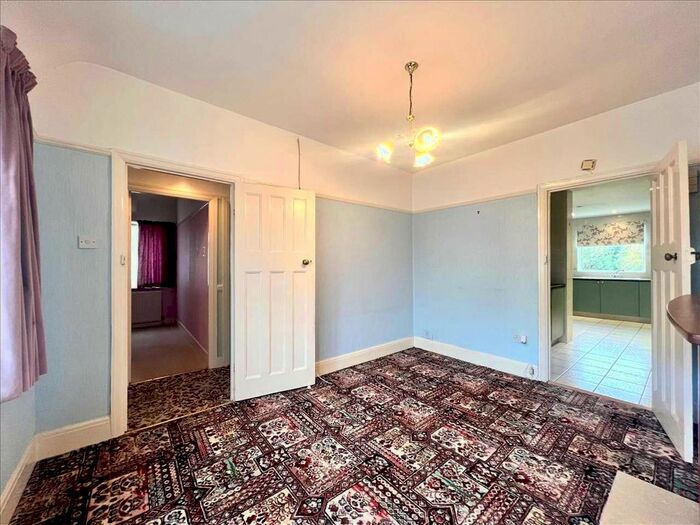 2 Bedroom Bungalow For Sale In Highlands Estate, Leigh On Sea, Essex, SS9