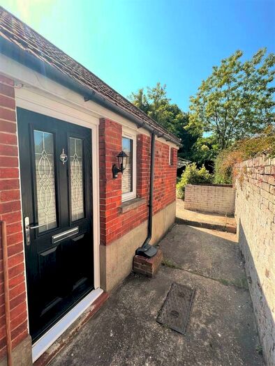 1 Bedroom Flat To Rent In Old Orchard Road, Eastbourne, BN21