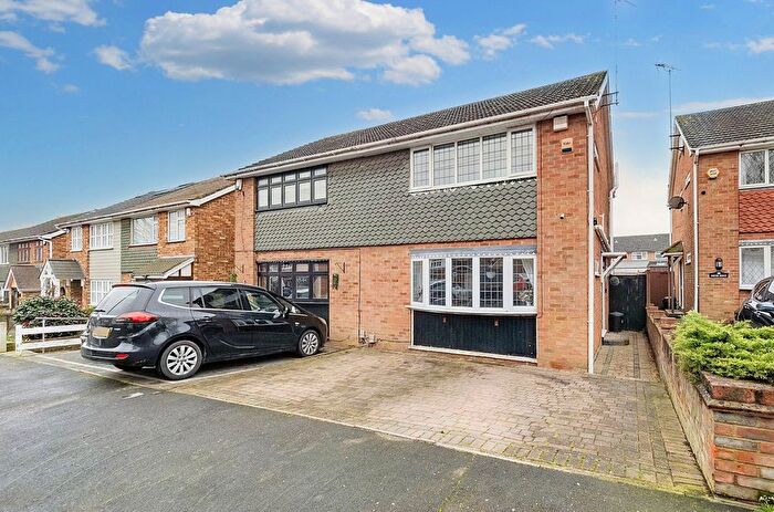 3 Bedroom Semi Detached House For Sale In Oates Road, Collier Row, RM5