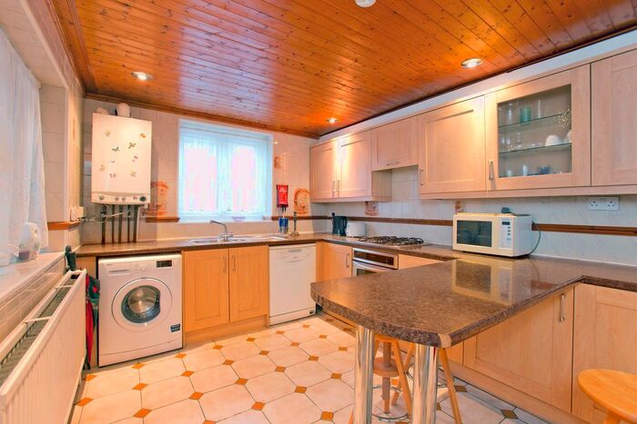 4 Bedroom End Of Terrace House To Rent In Durham Road, London, E16