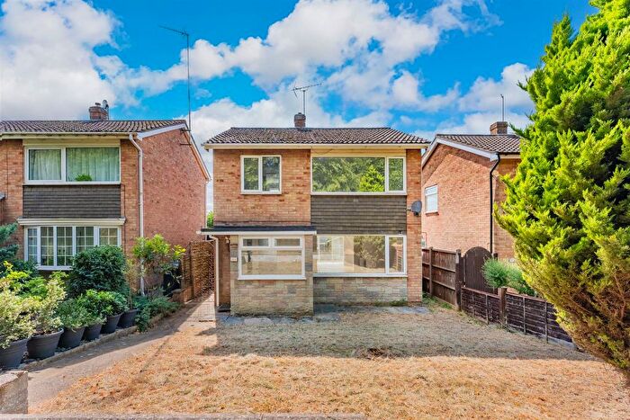 3 Bedroom Detached House For Sale In - Rockingham Road, Kettering, NN16