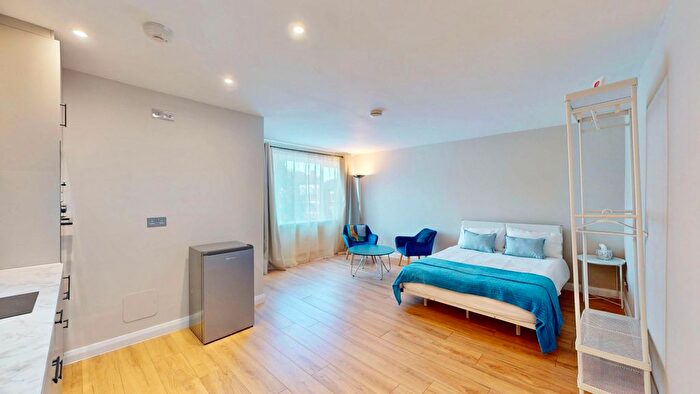 Studio To Rent In Flat, Finchley Lodge, Gainsborough Road, London, N12