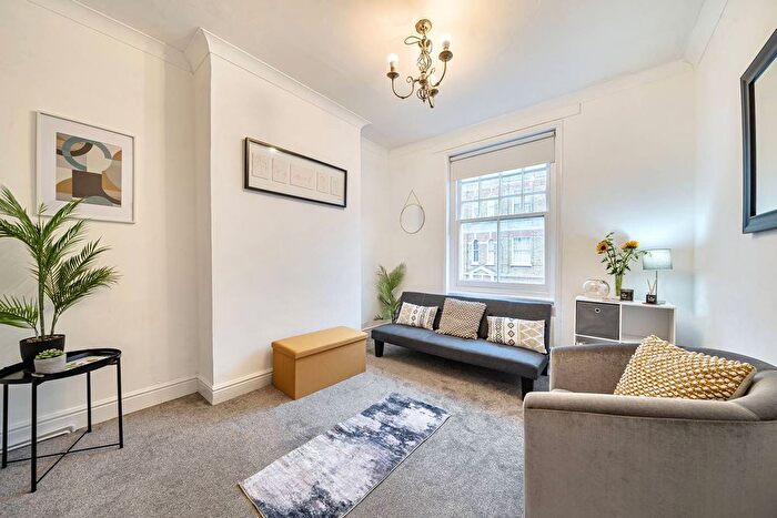 1 Bedroom Flat For Sale In St Olaf's Road, Munster Village, London, SW6