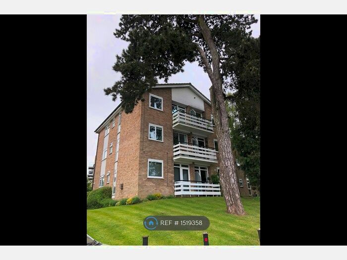 2 Bedroom Flat To Rent In Upton Lodge Close, Bushey, WD23