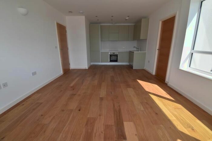 1 Bedroom Flat To Rent In Dolphin House, Windmill Road, Sunbury-On-Thames, TW16