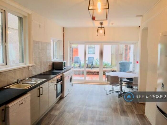 5 Bedroom Terraced House To Rent In Bernard St, Swansea, SA2