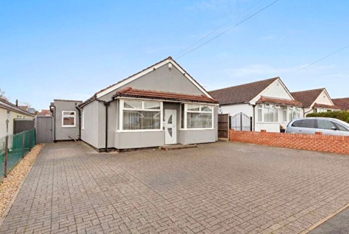 4 Bedroom Detached Bungalow For Sale In Royston Way, Slough, SL1