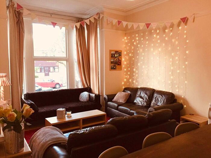 8 Bedroom House To Rent In Ash Grove, Leeds, LS6