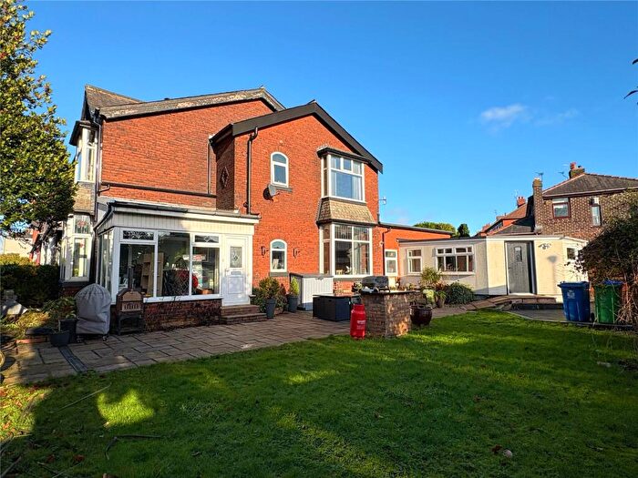 4 Bedroom End Of Terrace House For Sale In Middleton Road, Heywood, Greater Manchester, OL10