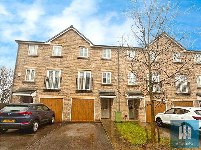 3 Bedroom Terraced House To Rent In Clare Hill View, Huddersfield, HD1