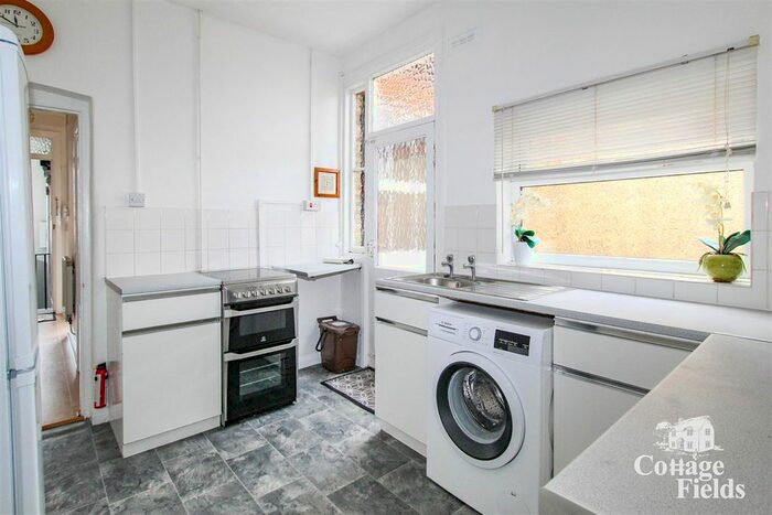 1 Bedroom Flat To Rent In Sketty Road, Enfield, EN1