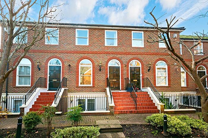 3 Bedroom Terraced House To Rent In King George Square, Richmond, TW10