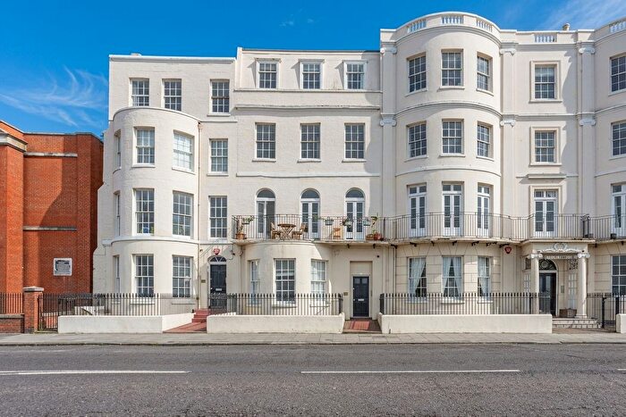 1 Bedroom Flat For Sale In Fort Crescent, Margate, Kent, CT9