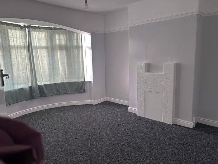 4 Bedroom Semi-Detached House To Rent In Sandhurst Drive, Ilford, IG3