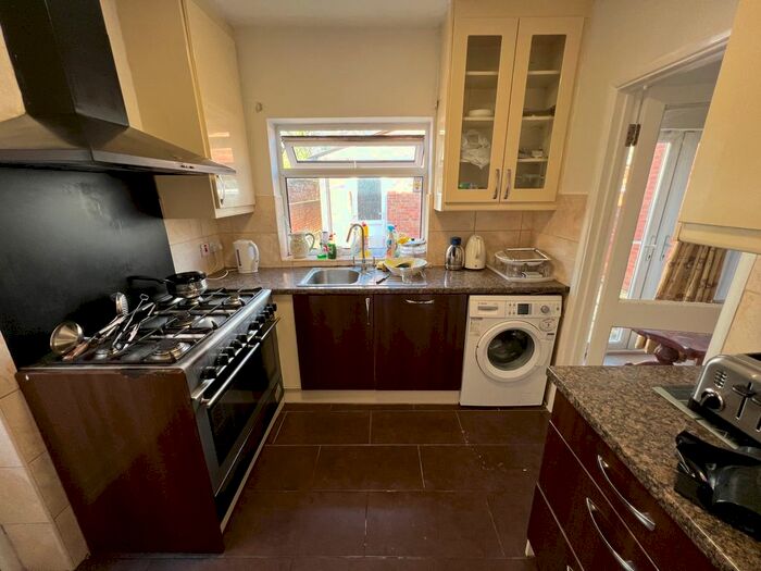 Studio To Rent In Wyresdale Crescent, Perivale, Greenford, UB6