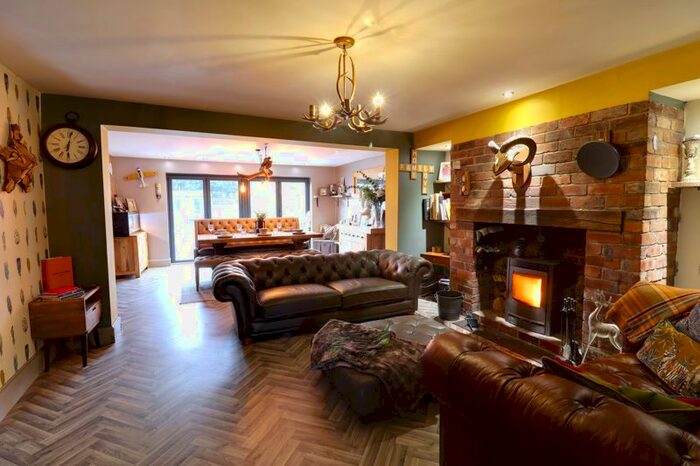 4 Bedroom Semi-Detached House For Sale In Broad Acres, Coven, Wolverhampton, WV9