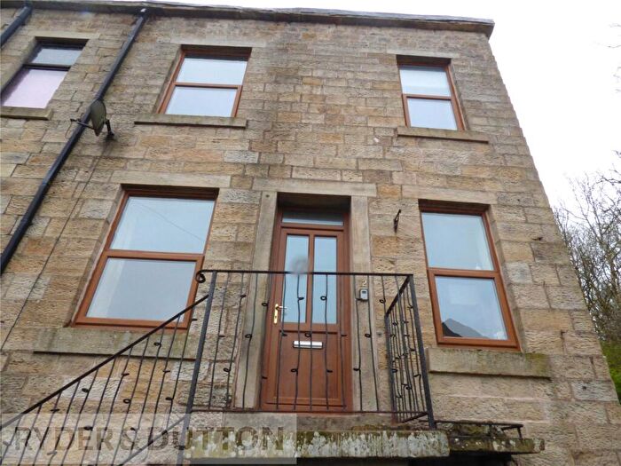 2 Bedroom End Of Terrace House To Rent In East View, Bacup, Lancashire, OL13
