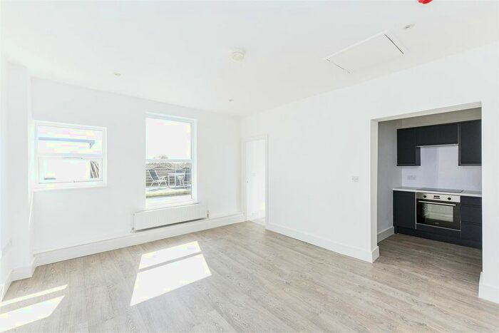 1 Bedroom Flat To Rent In High Road Leytonstone, London, E11