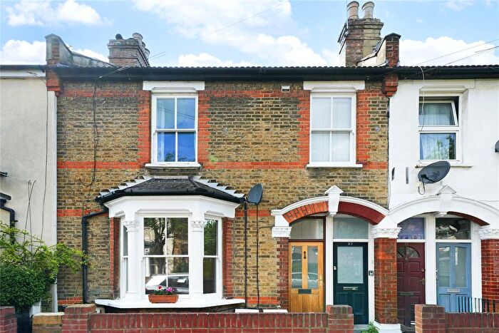 2 Bedroom Flat To Rent In Brighton Avenue, Walthamstow, London, E17