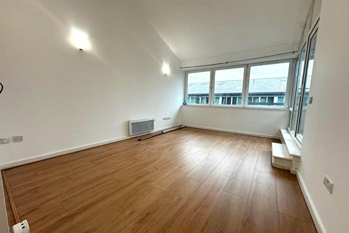 2 Bedroom Apartment To Rent In Grainstore, Canning Town, E16