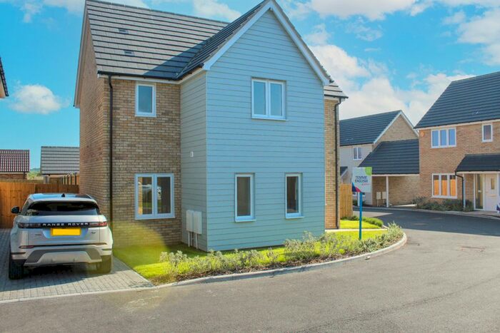 4 Bedroom Detached House For Sale In Hadfield Close, Wickford, SS11