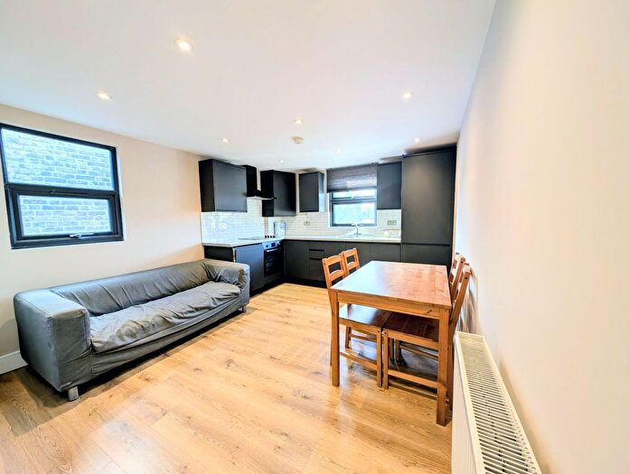 2 Bedroom Flat To Rent In Durnsford Road, London, SW19