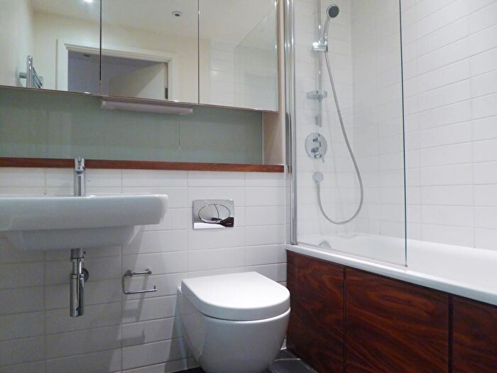 2 Bedroom Apartment To Rent In Hayward, Chatham Place, Reading, RG1